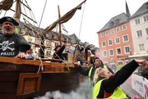 16.02.2026, Innenstadt, Trier, GER, Karneval, ATK Rosenmontagsumzug, im BildFoto © Sebastian J. Schwarz